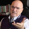 Hıncal Uluç'un Sabah'taki köşesinde ilginç bir kitap kıyaslaması yapıldı!